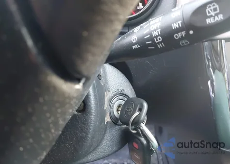 2005 Toyota Matrix from USA, damaged, VIN 2T1LR32E35C338454